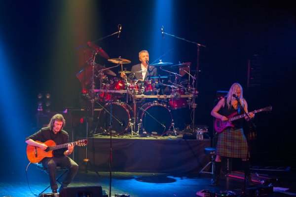 Steve Hackett with Gary O'Toole & Nad Sylvan - photo by Christian Arnaud