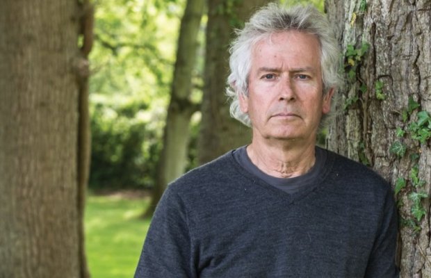 GENESIS' Tony Banks Recalls Band's '80s Pop Period