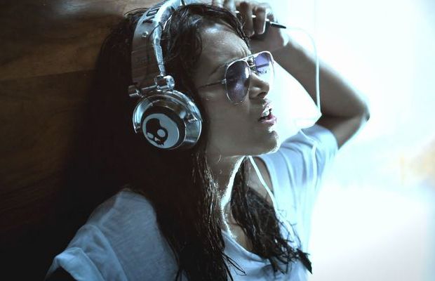 7 Reasons to Get Your Girlfriend to Listen to Your Favorite Progressive Metal Bands
